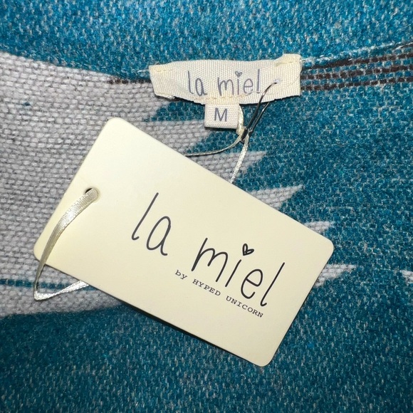 Aztec Shacket - Picture 8 of 8